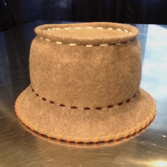 Helen Welsh 100% Wool Women's Bucket Hat Light Brown One Size Made in Italy - Picture 1 of 11
